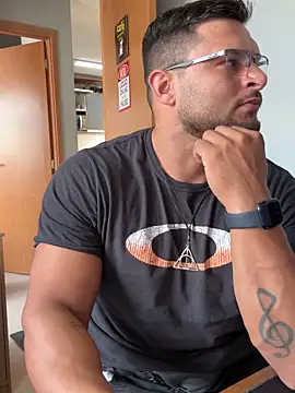 Snapshot of KRYSTALIZEDY chatting on 16, 12, 2025 KRYSTALIZEDY online show from 16, 12, 2025