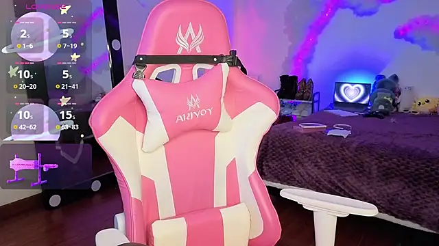 Snapshot of larah_uwu chatting on 17, 11, 2025 larah uwu online show from 17, 11, 2025