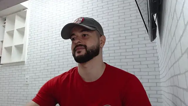 Snapshot of BombeiroHotx chatting on 8, 11, 2025 BombeiroHotx online show from 8, 11, 2025