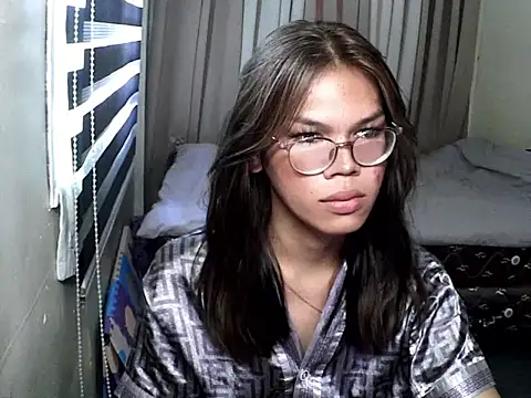 Snapshot of keana_laux chatting on 13, 9, 2025 keana laux online show from 13, 9, 2025