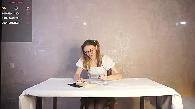 BeatrixHiett online show from 4, 10, 2025