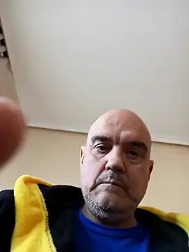 Snapshot of geli45 chatting on 10, 10, 2025 geli45 online show from 10, 10, 2025