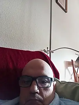 Snapshot of geli45 chatting on 10, 11, 2025 geli45 online show from 10, 11, 2025