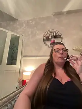 Snapshot of BuxomKitty_BBW chatting on 2, 4, 2026 BuxomKitty BBW online show from 2, 4, 2026