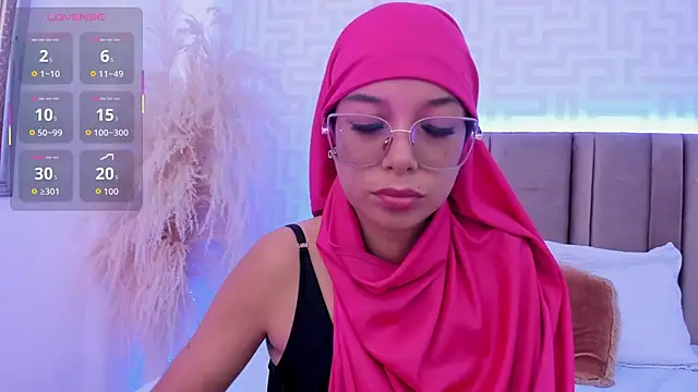 Snapshot of naishaa_ chatting on 18, 4, 2026 naishaa online show from 18, 4, 2026