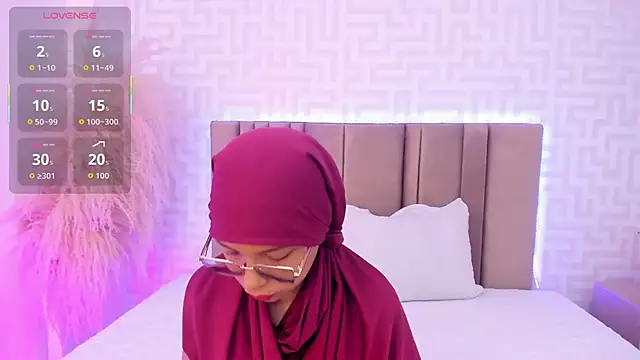 Snapshot of naishaa_ chatting on 18, 5, 2026 naishaa online show from 18, 5, 2026