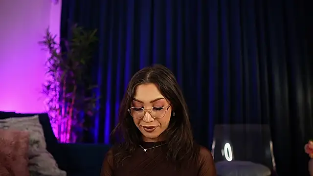 Snapshot of _ChloeLee_ chatting on 20, 11, 2025 ChloeLee online show from 20, 11, 2025