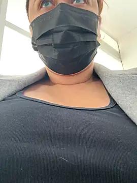 Snapshot of maddy_Bloomm chatting on 17, 11, 2025 maddy Bloomm online show from 17, 11, 2025