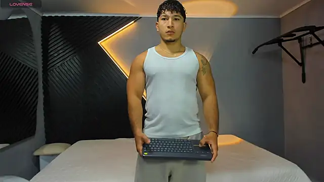 Snapshot of Horny_nick18 chatting on 20, 4, 2026 Horny nick18 online show from 20, 4, 2026