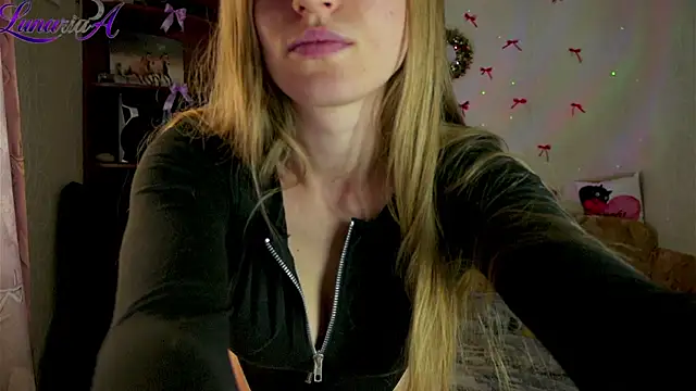 Snapshot of Luntryy chatting on 10, 4, 2026 Luntryy online show from 10, 4, 2026