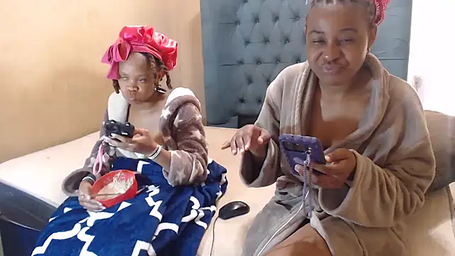Snapshot of EbonyEssence chatting on 14, 5, 2026 EbonyEssence online show from 14, 5, 2026