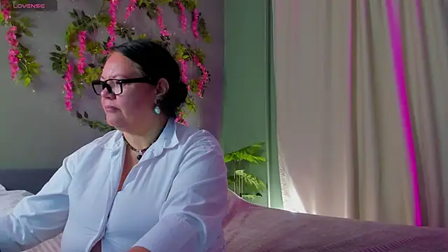 Snapshot of sandra_jackson chatting on 7, 11, 2025 sandra jackson online show from 7, 11, 2025