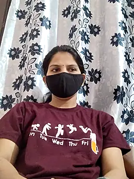 Snapshot of poojam93 chatting on 7, 4, 2026 poojam93 online show from 7, 4, 2026