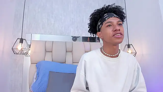 Snapshot of Johan_gz_ chatting on 8, 10, 2025 Johan gz online show from 8, 10, 2025