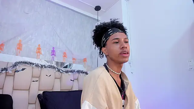 Snapshot of Johan_gz_ chatting on 11, 10, 2025 Johan gz online show from 11, 10, 2025