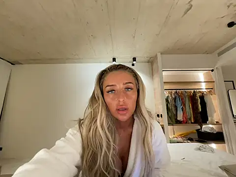Snapshot of Laceyvipx chatting on 26, 5, 2026 Laceyvipx online show from 26, 5, 2026