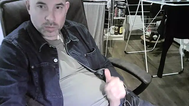 Snapshot of Chrisprngr chatting on 10, 10, 2025 Chrisprngr online show from 10, 10, 2025