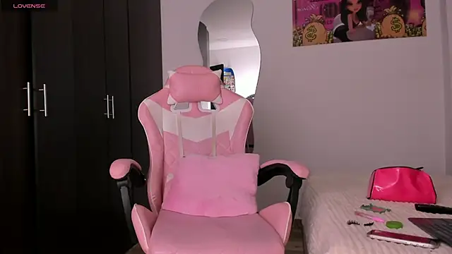 kendal hot01 online show from 9, 4, 2026