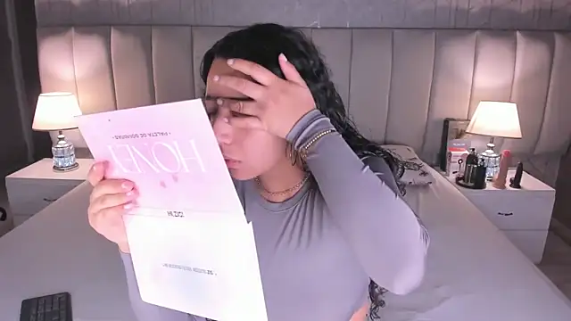 BellaSwwan online show from 2, 12, 2025