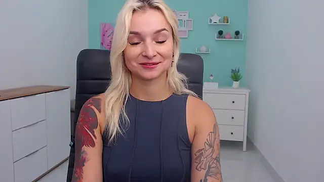 Snapshot of LilFleurish chatting on 11, 9, 2025 LilFleurish online show from 11, 9, 2025