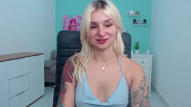 Snapshot of LilFleurish chatting on 12, 10, 2025 LilFleurish online show from 12, 10, 2025