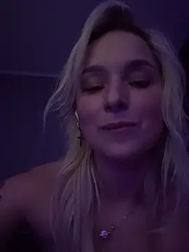 Snapshot of LilFleurish chatting on 21, 10, 2025 LilFleurish online show from 21, 10, 2025