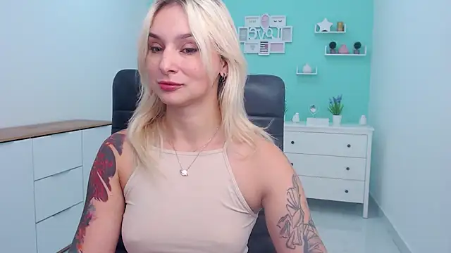 Snapshot of LilFleurish chatting on 23, 10, 2025 LilFleurish online show from 23, 10, 2025