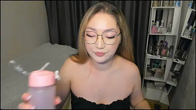 lyra x online show from 7, 3, 2026