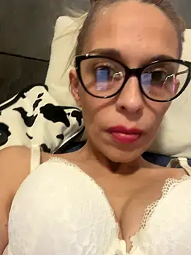 Snapshot of littlesquaw85 chatting on 28, 10, 2025 littlesquaw85 online show from 28, 10, 2025