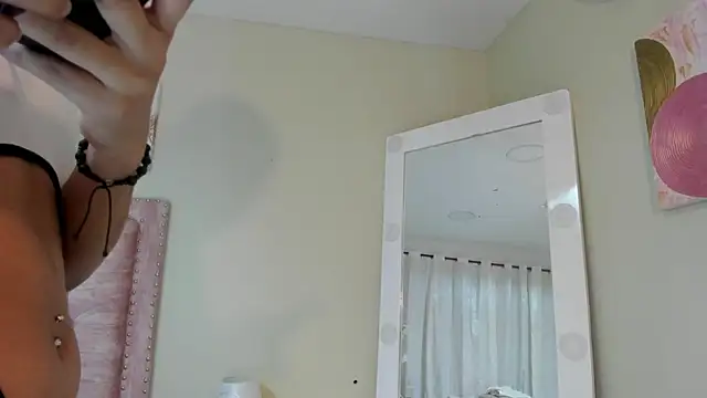 Mei Lin Luna online show from 4, 10, 2025