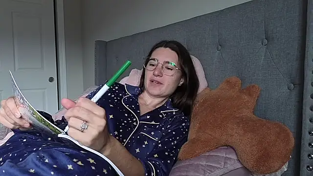 Snapshot of bambifarrina chatting on 8, 11, 2025 bambifarrina online show from 8, 11, 2025