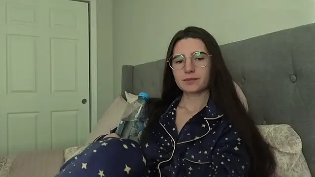 Snapshot of bambifarrina chatting on 15, 11, 2025 bambifarrina online show from 15, 11, 2025