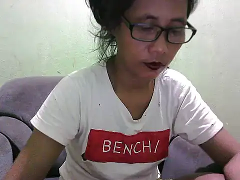 HotLadyPinay32 online show from 4, 3, 2026