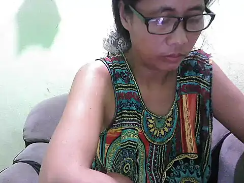 HotLadyPinay32 online show from 10, 5, 2026