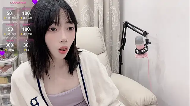 Snapshot of tuantuanle chatting on 24, 4, 2026 tuantuanle online show from 24, 4, 2026