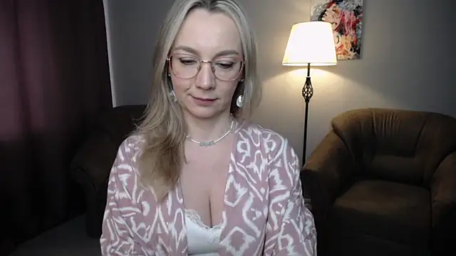 Snapshot of Ava_Elior chatting on 18, 4, 2026 Ava Elior online show from 18, 4, 2026