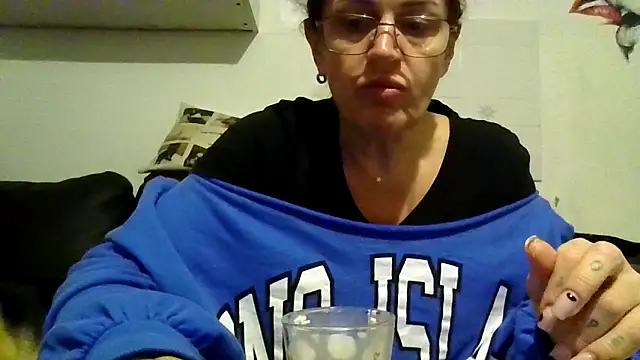 Snapshot of RubyyRosee chatting on 4, 12, 2025 RubyyRosee online show from 4, 12, 2025