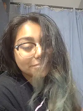 Snapshot of Lovelyrainn chatting on 19, 10, 2025 Lovelyrainn online show from 19, 10, 2025