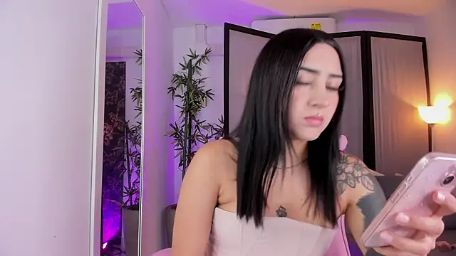 ChloeShade online show from 2, 12, 2025