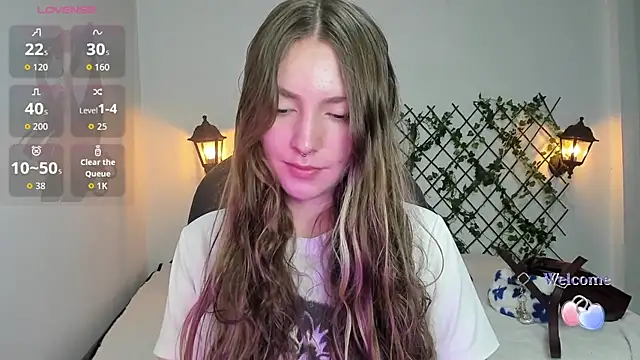 Snapshot of velvet__moon chatting on 1, 2, 2026 velvet moon online show from 1, 2, 2026