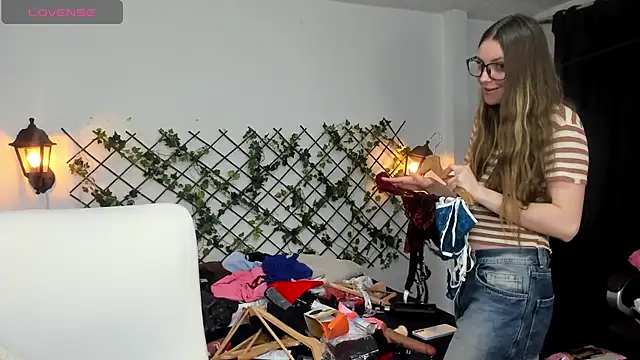 Snapshot of velvet__moon chatting on 13, 3, 2026 velvet moon online show from 13, 3, 2026