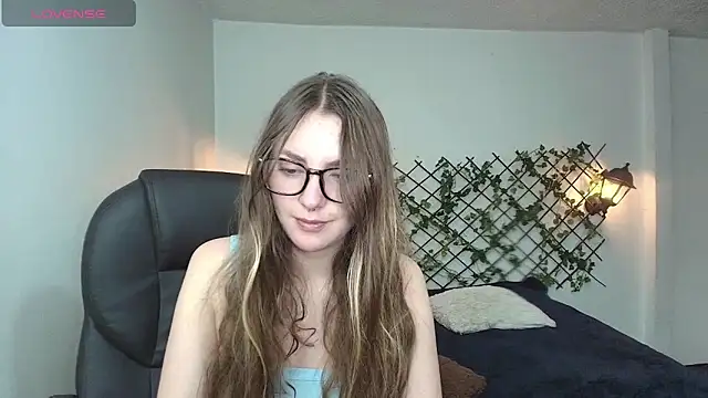 Snapshot of velvet__moon chatting on 17, 3, 2026 velvet moon online show from 17, 3, 2026