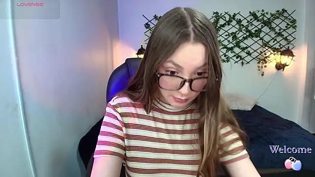 Snapshot of velvet__moon chatting on 28, 3, 2026 velvet moon online show from 28, 3, 2026