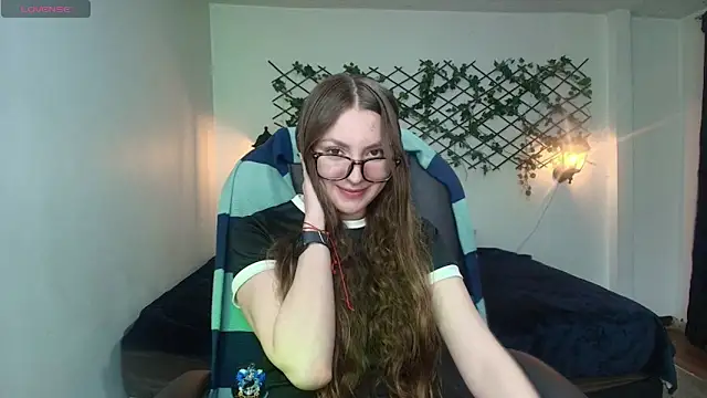 Snapshot of velvet__moon chatting on 2, 4, 2026 velvet moon online show from 2, 4, 2026