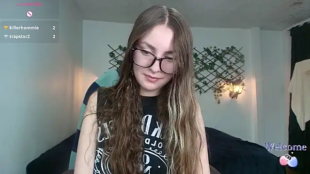 Snapshot of velvet__moon chatting on 5, 4, 2026 velvet moon online show from 5, 4, 2026