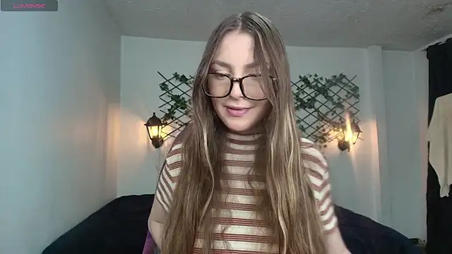 Snapshot of velvet__moon chatting on 6, 4, 2026 velvet moon online show from 6, 4, 2026