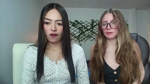 Snapshot of velvet__moon chatting on 9, 4, 2026 velvet moon online show from 9, 4, 2026