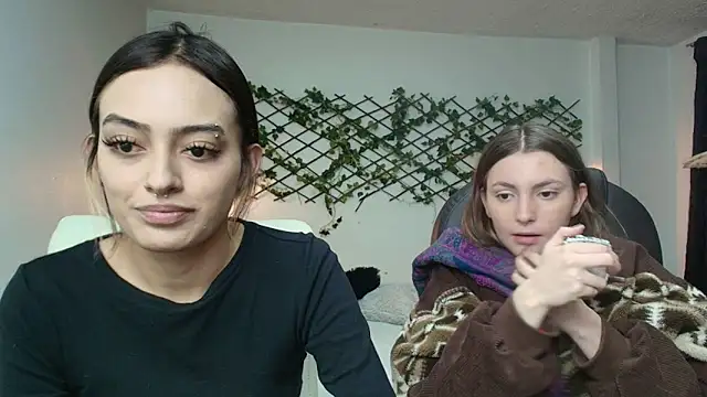 Snapshot of velvet__moon chatting on 12, 4, 2026 velvet moon online show from 12, 4, 2026