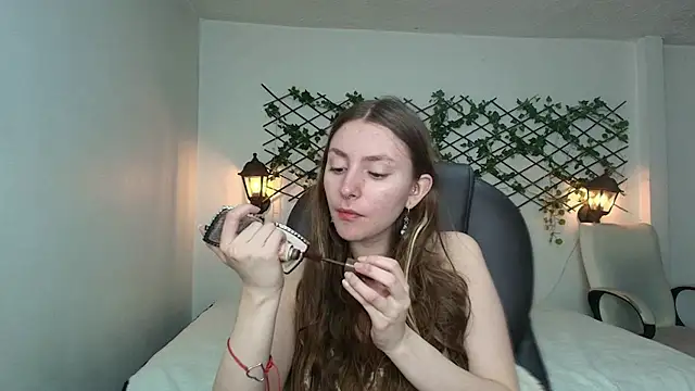 Snapshot of velvet__moon chatting on 14, 4, 2026 velvet moon online show from 14, 4, 2026