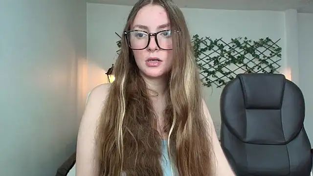 Snapshot of velvet__moon chatting on 16, 4, 2026 velvet moon online show from 16, 4, 2026